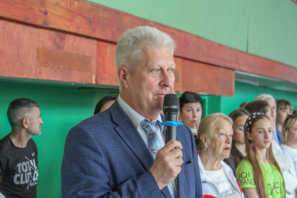 Сергей Козенко: Сегодня в стенах Краснодонской спортивной школы № 1 состоялась торжественная церемония открытия юбилейного турнира по художественной гимнастике, посвященного памяти Героев подпольной организации «Молодая... Сергей Козенко: Сегодня в стенах Краснодонской спортивной школы № 1 состоялась торжественная церемония открытия юбилейного турнира по художественной гимнастике, посвященного памяти Героев подпольной организации «Молодая...