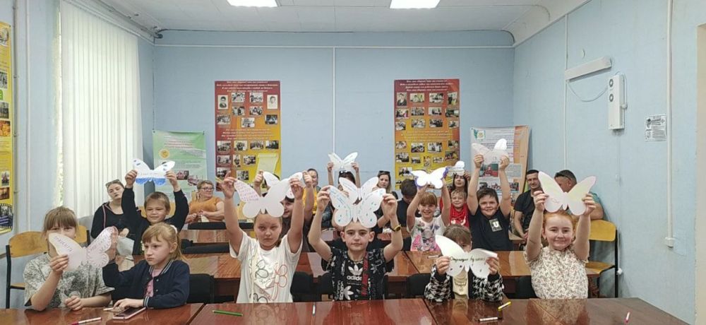 Андрей Рубанцов: Ровеньковская ТО Общероссийского Профсоюза образования в ЛНР провела конкурс детского рисунка «МИР В ДЕТСКИХ ЛАДОШКАХ», приуроченный ко Дню защиты детей Андрей Рубанцов: Ровеньковская ТО Общероссийского Профсоюза образования в ЛНР провела конкурс детского рисунка «МИР В ДЕТСКИХ ЛАДОШКАХ», приуроченный ко Дню защиты детей