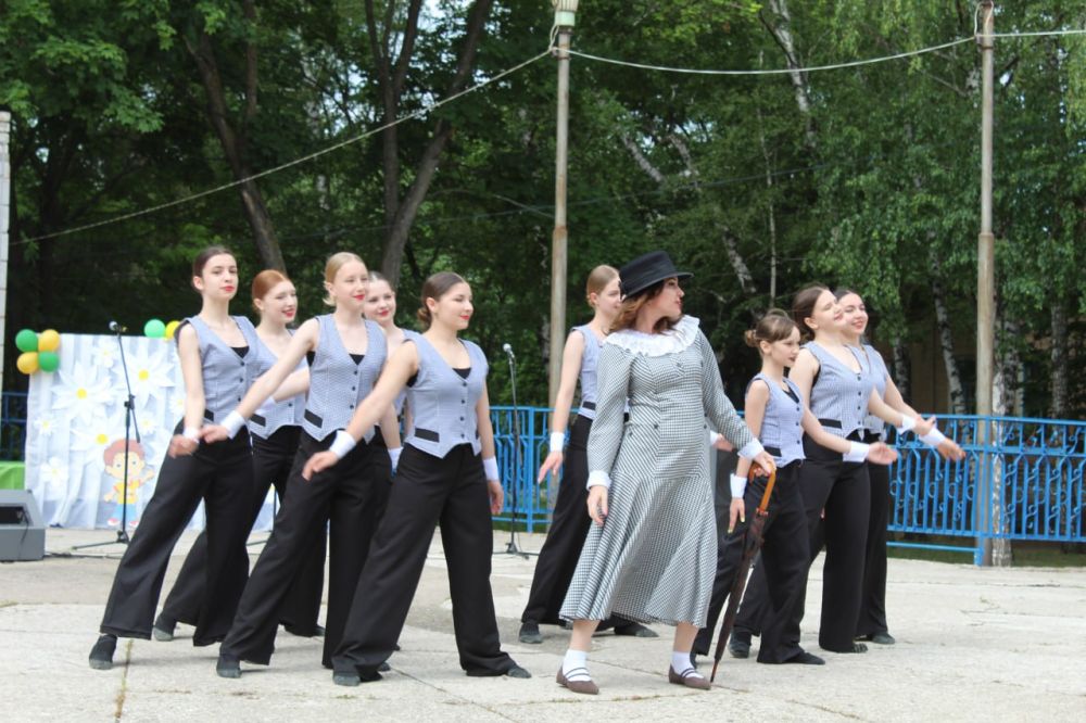 Виктория Кайдалова: Сегодня в пгт Новопсков состоялось яркое и радостное событие — праздник, посвященный Дню защиты детей!