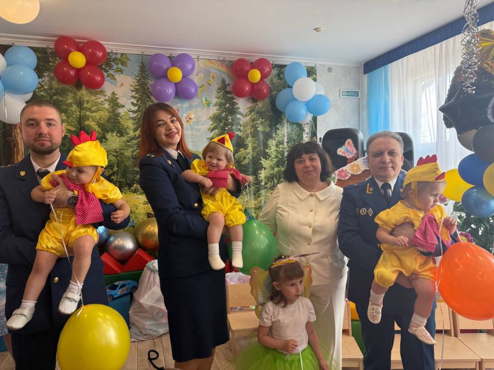 В Международный день защиты детей прокурор республики Глеб Михайлов посетил воспитанников Дома ребенка В Международный день защиты детей прокурор республики Глеб Михайлов посетил воспитанников Дома ребенка