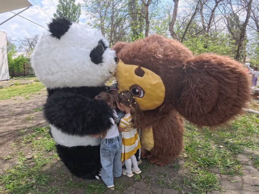 Сергей Колягин: Всю предпраздничную неделю творческий коллектив городского центра культуры и досуга «Заря» вместе с активистами местного отделения ВПП «Единая Россия» путешествовали по отдаленных населенным пунктам нашего... Сергей Колягин: Всю предпраздничную неделю творческий коллектив городского центра культуры и досуга «Заря» вместе с активистами местного отделения ВПП «Единая Россия» путешествовали по отдаленных населенным пунктам нашего...