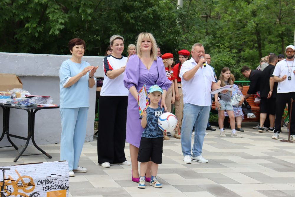 Сегодня, в первый летний день, в парке культуры и отдыха состоялся традиционная летняя велогонка, в которой приняли участие ребята 6-8 лет Сегодня, в первый летний день, в парке культуры и отдыха состоялся традиционная летняя велогонка, в которой приняли участие ребята 6-8 лет