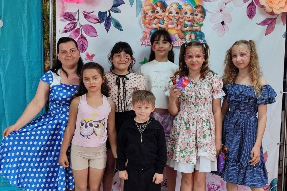 1 июня в Матвеевском сельском клубе был проведен праздник «Детство – это мы» 1 июня в Матвеевском сельском клубе был проведен праздник «Детство – это мы»