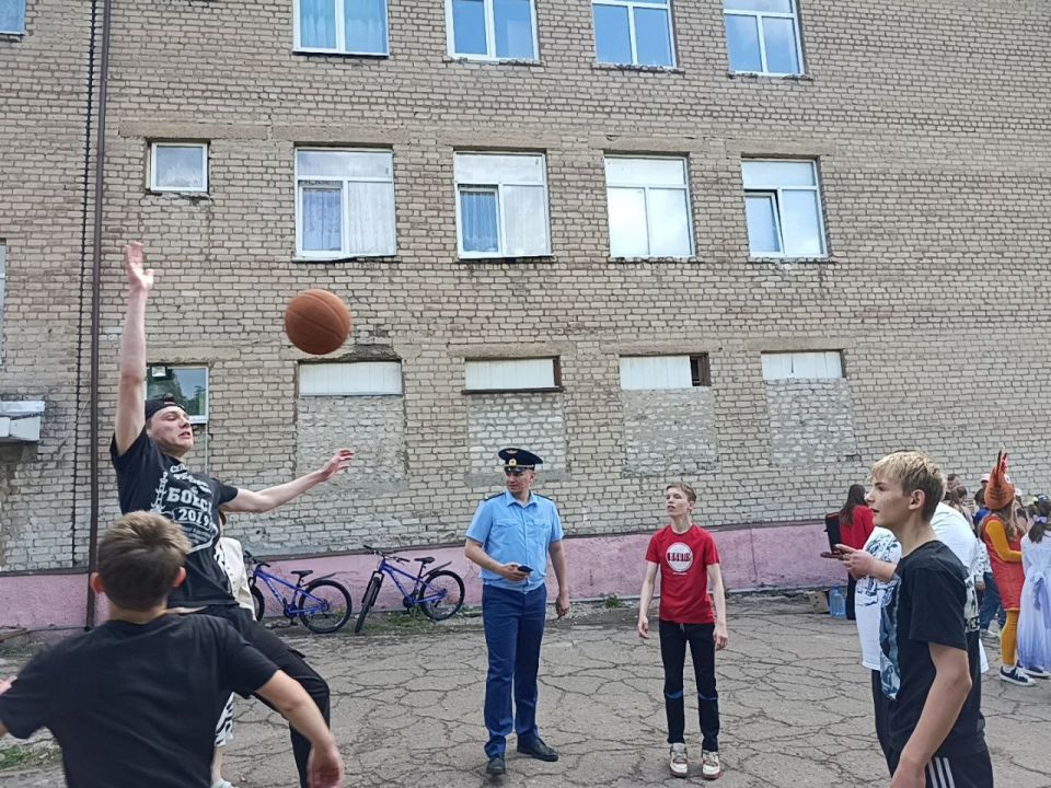        -      -    :