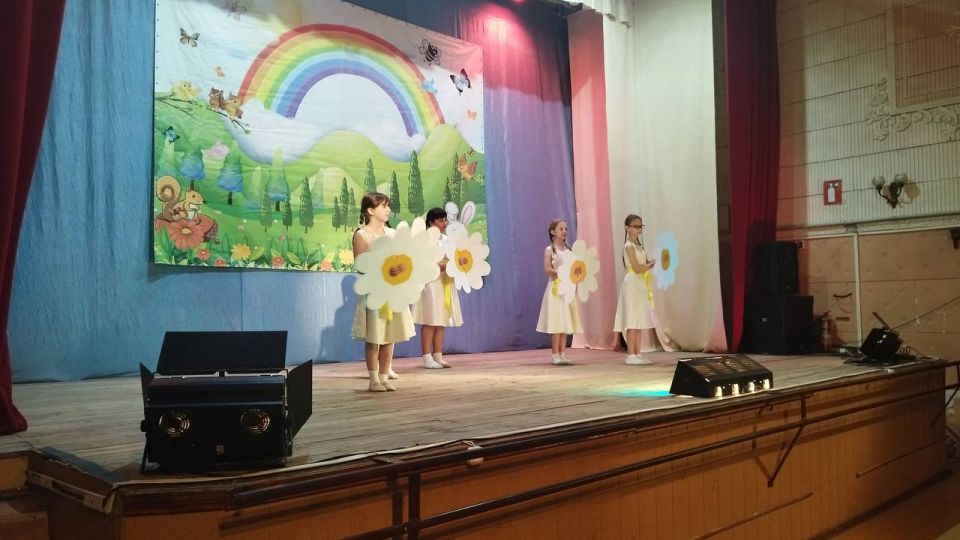 01 июня 2025 года в МБУ «Краснолучский ЦК» состоялся концерт "Дети — это цветы жизни", посвященный всемирному Дню защиты детей 01 июня 2025 года в МБУ «Краснолучский ЦК» состоялся концерт "Дети — это цветы жизни", посвященный всемирному Дню защиты детей
