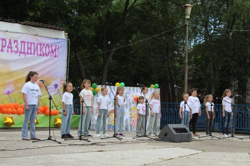 Виктория Кайдалова: Сегодня в пгт Новопсков состоялось яркое и радостное событие — праздник, посвященный Дню защиты детей! Виктория Кайдалова: Сегодня в пгт Новопсков состоялось яркое и радостное событие — праздник, посвященный Дню защиты детей!