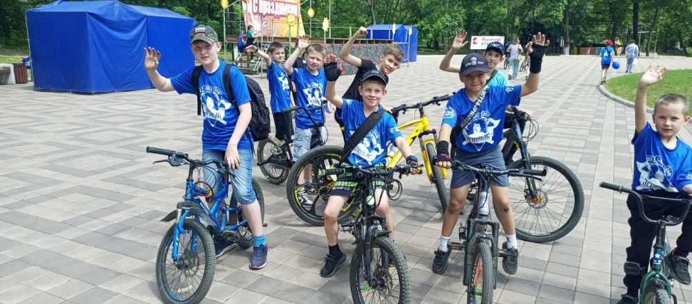 В Международный день защиты детей в парке культуры и отдыха имени Победы прошла программа для алчевской детворы, в которой были В Международный день защиты детей в парке культуры и отдыха имени Победы прошла программа для алчевской детворы, в которой были
