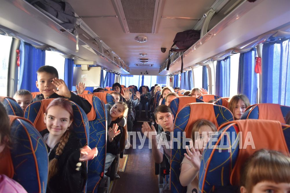 136 школьников Краснодонского муниципального округа отправились на оздоровление в Крым