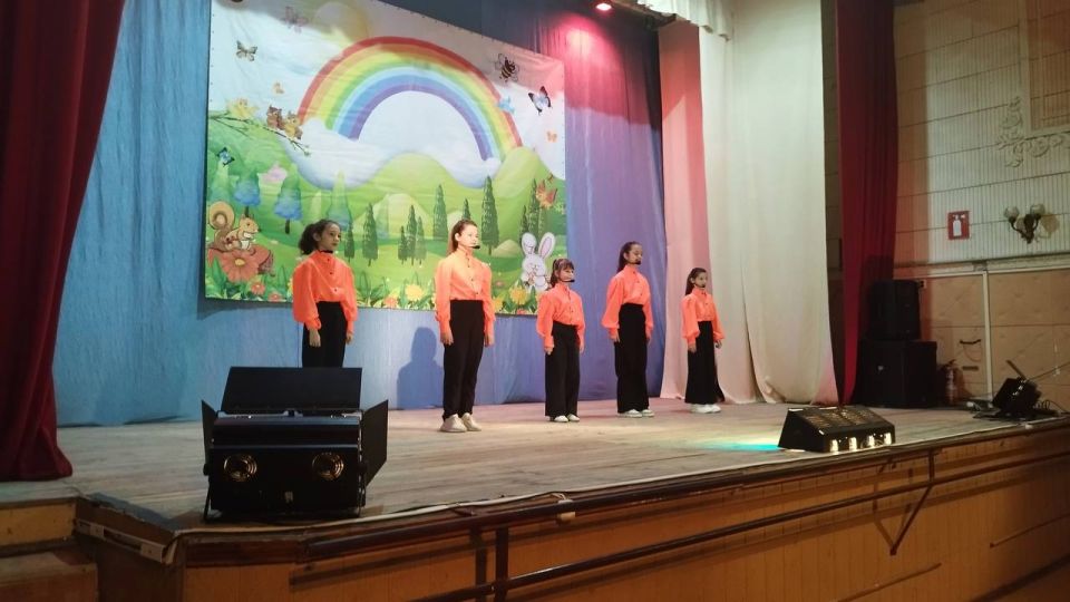 01 июня 2025 года в МБУ «Краснолучский ЦК» состоялся концерт "Дети — это цветы жизни", посвященный всемирному Дню защиты детей 01 июня 2025 года в МБУ «Краснолучский ЦК» состоялся концерт "Дети — это цветы жизни", посвященный всемирному Дню защиты детей