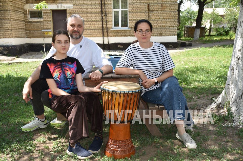 Благотворительный фонд «Ясное дело» организовал для воспитанников Антрацитовской специальной (коррекционной) школы-интерната праздник ко Дню защиты детей Благотворительный фонд «Ясное дело» организовал для воспитанников Антрацитовской специальной (коррекционной) школы-интерната праздник ко Дню защиты детей