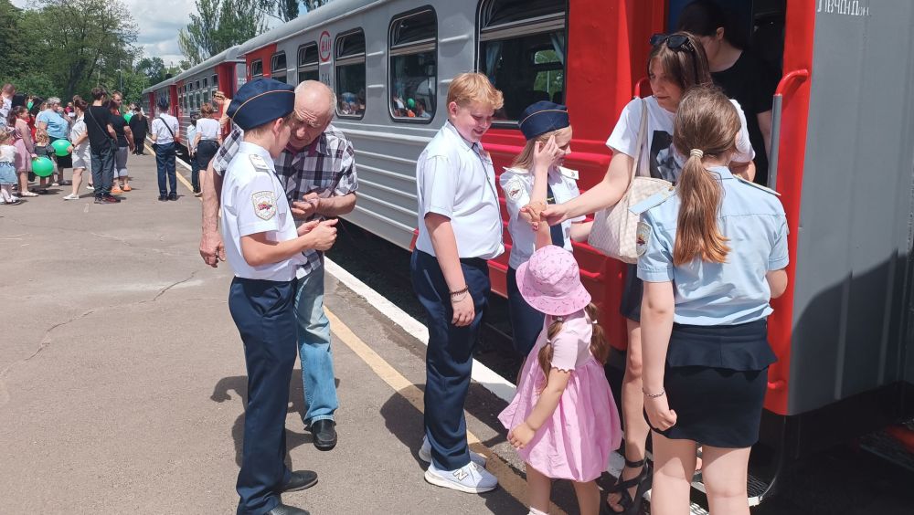 В Международный день защиты детей, 1 июня, на детской железной дороге Донецкого филиала ФГУП "ЖДН" прошел праздник, который подарил радость и незабываемые впечатления юным пассажирам В Международный день защиты детей, 1 июня, на детской железной дороге Донецкого филиала ФГУП "ЖДН" прошел праздник, который подарил радость и незабываемые впечатления юным пассажирам