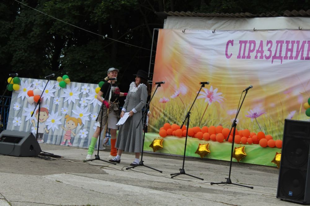 Виктория Кайдалова: Сегодня в пгт Новопсков состоялось яркое и радостное событие — праздник, посвященный Дню защиты детей! Виктория Кайдалова: Сегодня в пгт Новопсков состоялось яркое и радостное событие — праздник, посвященный Дню защиты детей!