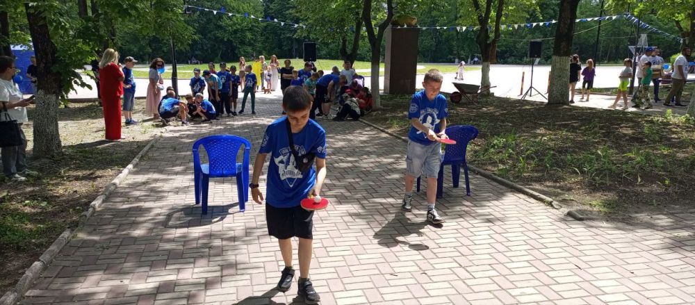 В Международный день защиты детей в парке культуры и отдыха имени Победы прошла программа для алчевской детворы, в которой были В Международный день защиты детей в парке культуры и отдыха имени Победы прошла программа для алчевской детворы, в которой были