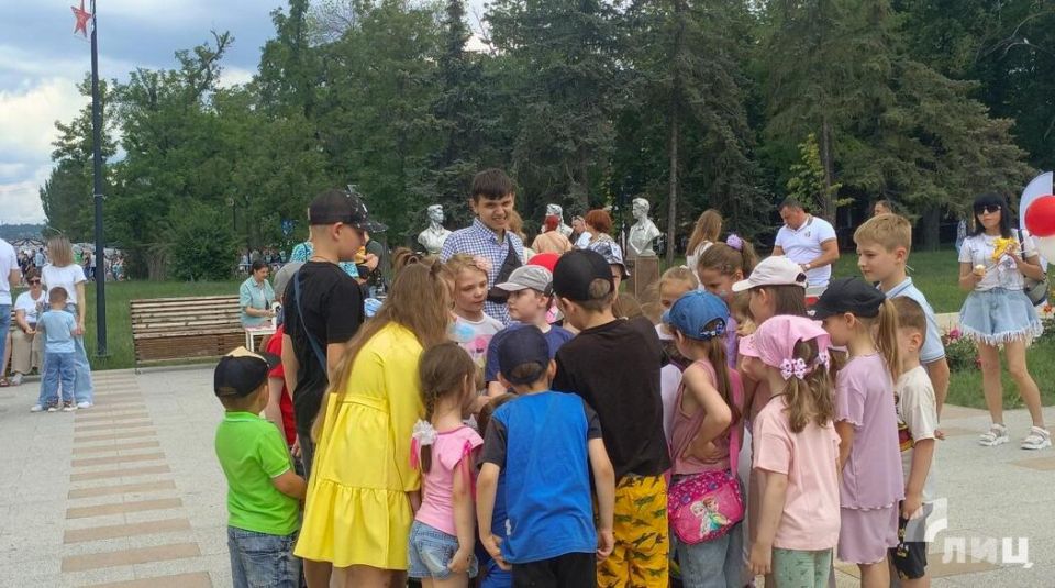 Масштабный Фестиваль Движения Первых прошел в Луганске в честь Международного дня защиты детей Масштабный Фестиваль Движения Первых прошел в Луганске в честь Международного дня защиты детей
