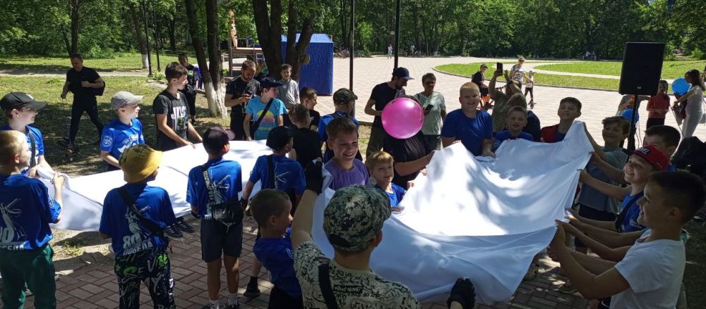 В Международный день защиты детей в парке культуры и отдыха имени Победы прошла программа для алчевской детворы, в которой были В Международный день защиты детей в парке культуры и отдыха имени Победы прошла программа для алчевской детворы, в которой были