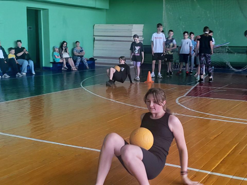 «Единая Россия» организовала «Весёлые старты» для детей в честь Международного дня защиты детей! «Единая Россия» организовала «Весёлые старты» для детей в честь Международного дня защиты детей!