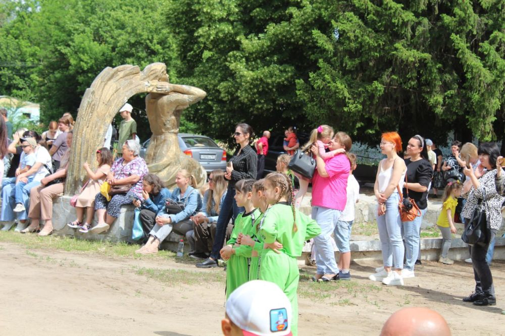 Виктория Кайдалова: Сегодня в пгт Новопсков состоялось яркое и радостное событие — праздник, посвященный Дню защиты детей! Виктория Кайдалова: Сегодня в пгт Новопсков состоялось яркое и радостное событие — праздник, посвященный Дню защиты детей!
