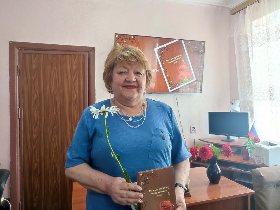 В Лутугинской библиотеке состоялась презентация поэтического сборника районного литературного объединения «Луганчик» В Лутугинской библиотеке состоялась презентация поэтического сборника районного литературного объединения «Луганчик»