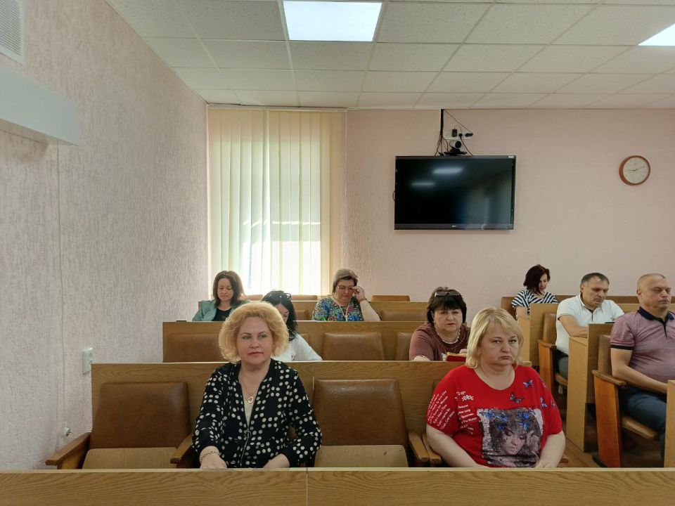Глава городского округа город Ровеньки Андрей Рубанцов понедельник начал с традиционного рабочего совещания Глава городского округа город Ровеньки Андрей Рубанцов понедельник начал с традиционного рабочего совещания