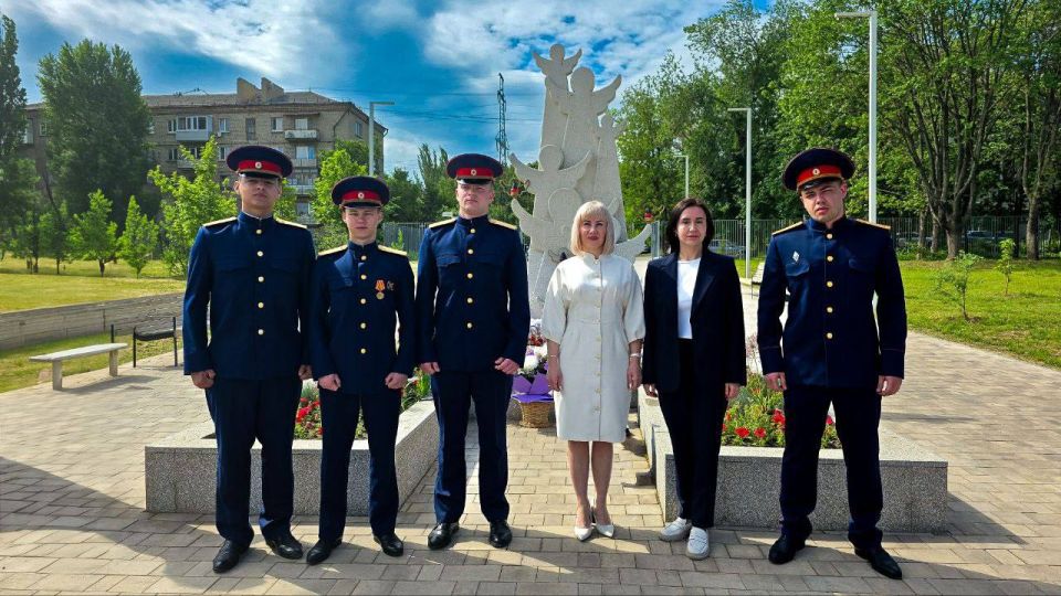 Инна Швенк: Сегодня, в День защиты детей, совместно с Сенатором Российской Федерации от Луганской Народной Республики Ольгой Бас, Депутатами Народного Совета в Луганской Народной Республике, представителями Администрации... Инна Швенк: Сегодня, в День защиты детей, совместно с Сенатором Российской Федерации от Луганской Народной Республики Ольгой Бас, Депутатами Народного Совета в Луганской Народной Республике, представителями Администрации...