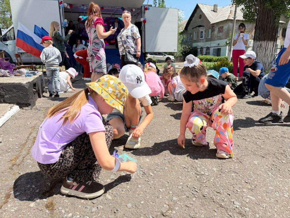 Принято говорить, что дети – это цветы жизни Принято говорить, что дети – это цветы жизни