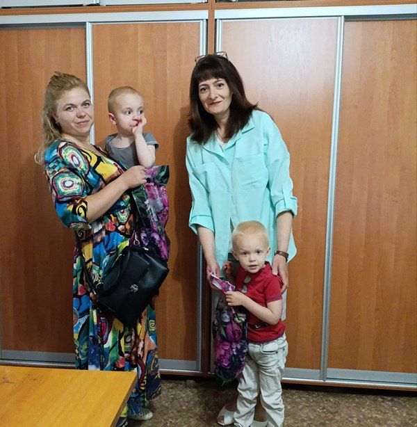 Совет женщин вручил подарки семьям, оказавшимся в сложной жизненной ситуации Совет женщин вручил подарки семьям, оказавшимся в сложной жизненной ситуации