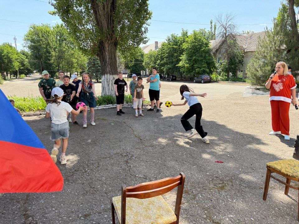 Принято говорить, что дети – это цветы жизни Принято говорить, что дети – это цветы жизни