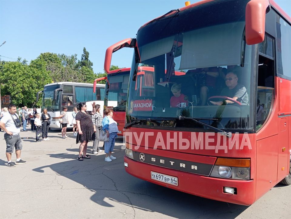 Ровеньковские школьники отправились на отдых Ровеньковские школьники отправились на отдых
