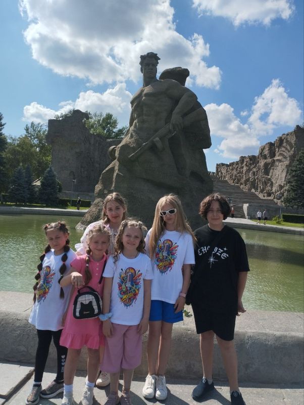 1 июня, в День защиты детей, в Волгограде прошел Международный фестиваль-конкурс «Содружество Талантов», где воспитанники Краснолучской детской музыкальной школы под руководством педагога Лины Владимировны Козловой показали... 1 июня, в День защиты детей, в Волгограде прошел Международный фестиваль-конкурс «Содружество Талантов», где воспитанники Краснолучской детской музыкальной школы под руководством педагога Лины Владимировны Козловой показали...