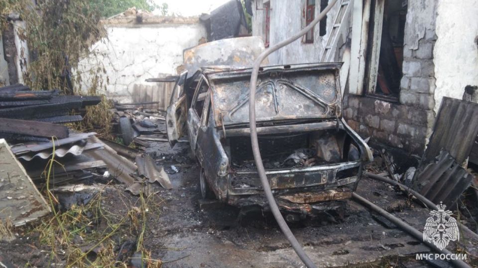 МЧС России ликвидировали пожар в Кировске МЧС России ликвидировали пожар в Кировске
