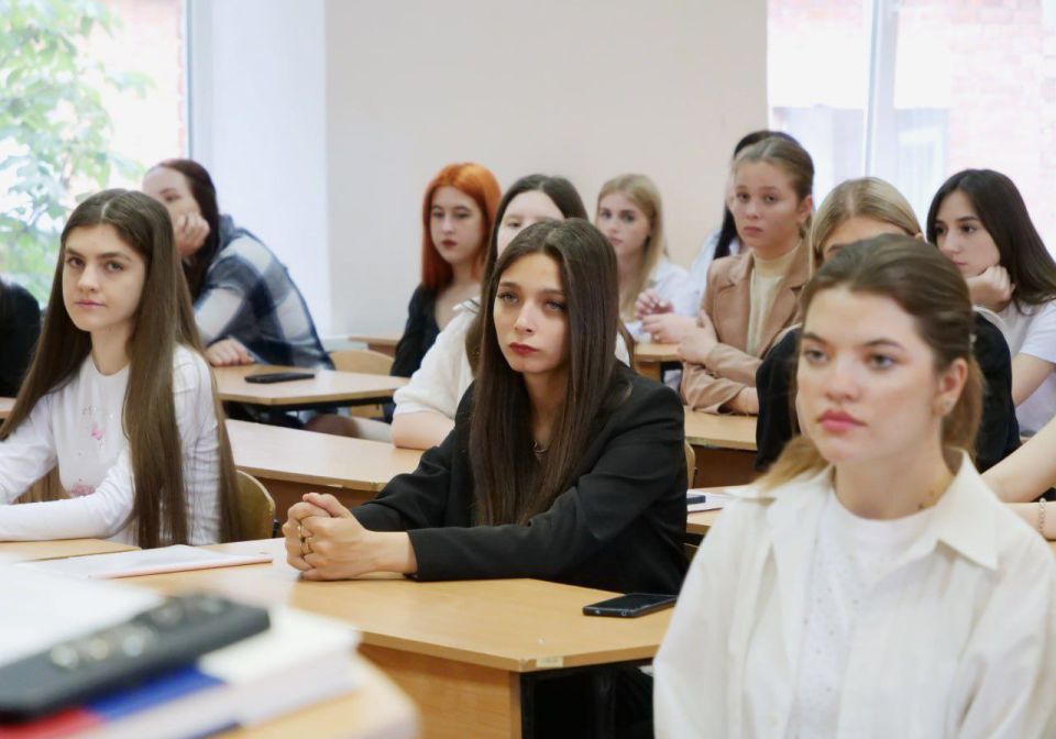 Полицейские провели профориентационную встречу со студентами педуниверситета Полицейские провели профориентационную встречу со студентами педуниверситета