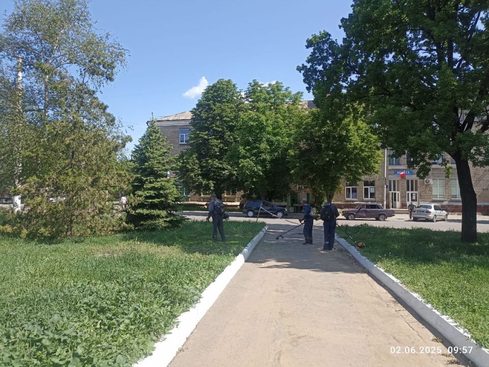 Сегодня коммунальщиками проведены работы по покосу травы по следующим адресам: Сегодня коммунальщиками проведены работы по покосу травы по следующим адресам: