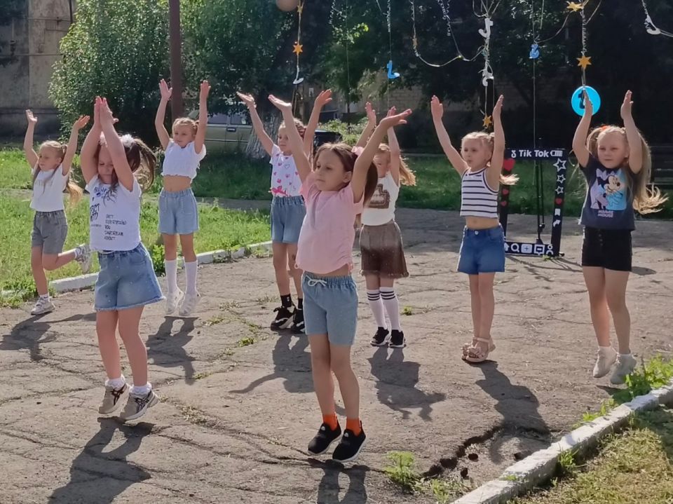 В первый день лета сотрудники Дома культуры посёлка городского типа Дубовский провели замечательный праздник – День защиты детей в стиле Тик Ток В первый день лета сотрудники Дома культуры посёлка городского типа Дубовский провели замечательный праздник – День защиты детей в стиле Тик Ток