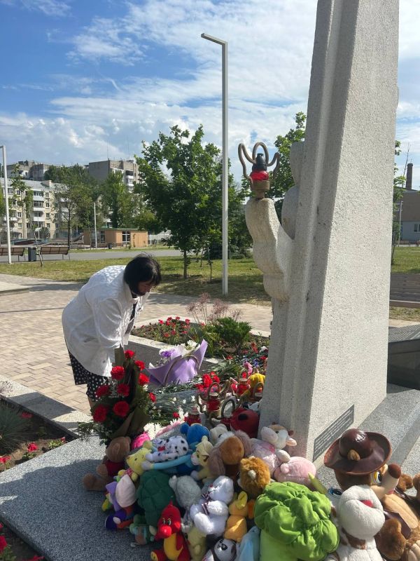 Инна Швенк: Сегодня, в День защиты детей, совместно с Сенатором Российской Федерации от Луганской Народной Республики Ольгой Бас, Депутатами Народного Совета в Луганской Народной Республике, представителями Администрации... Инна Швенк: Сегодня, в День защиты детей, совместно с Сенатором Российской Федерации от Луганской Народной Республики Ольгой Бас, Депутатами Народного Совета в Луганской Народной Республике, представителями Администрации...