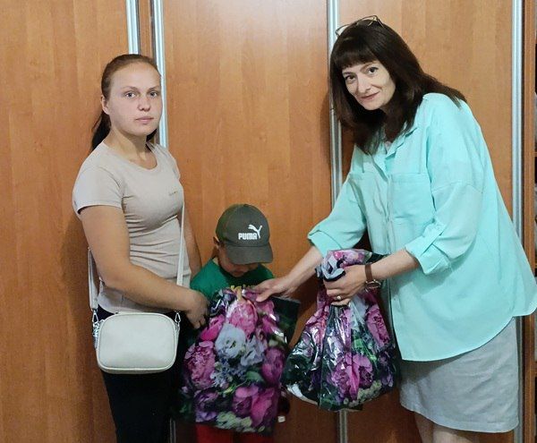 Совет женщин вручил подарки семьям, оказавшимся в сложной жизненной ситуации Совет женщин вручил подарки семьям, оказавшимся в сложной жизненной ситуации
