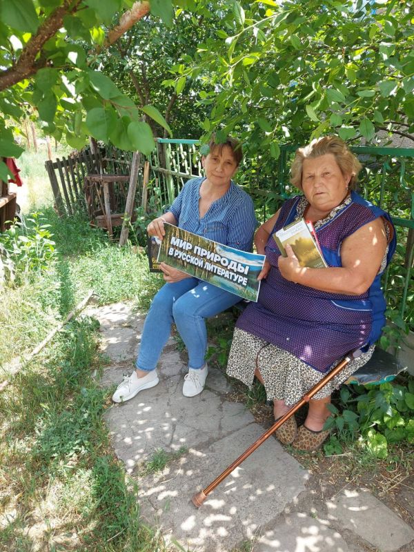 «Читающий автобус» прибыл в Новосветловку с выставкой о мире природы «Читающий автобус» прибыл в Новосветловку с выставкой о мире природы