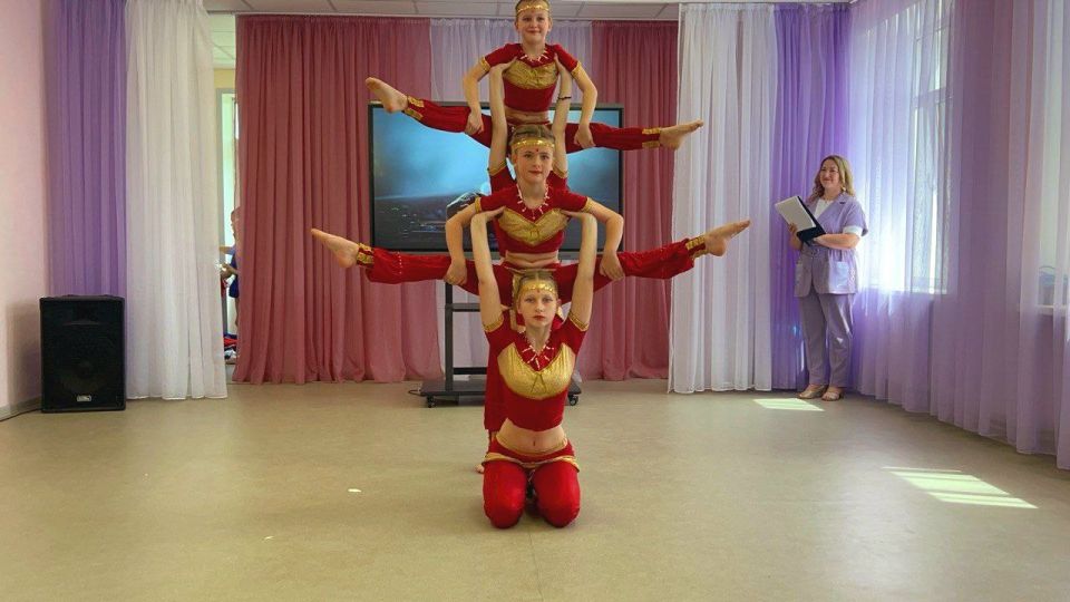 1 июня, в Международный день защиты детей, в ГБУ ДО ЛНР «Беловодский районный центр детского и юношеского творчества» состоялся отчетный концерт цирковой студии «Кристалл» 1 июня, в Международный день защиты детей, в ГБУ ДО ЛНР «Беловодский районный центр детского и юношеского творчества» состоялся отчетный концерт цирковой студии «Кристалл»