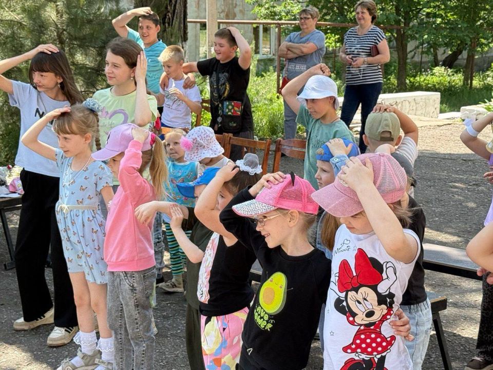 Принято говорить, что дети – это цветы жизни Принято говорить, что дети – это цветы жизни