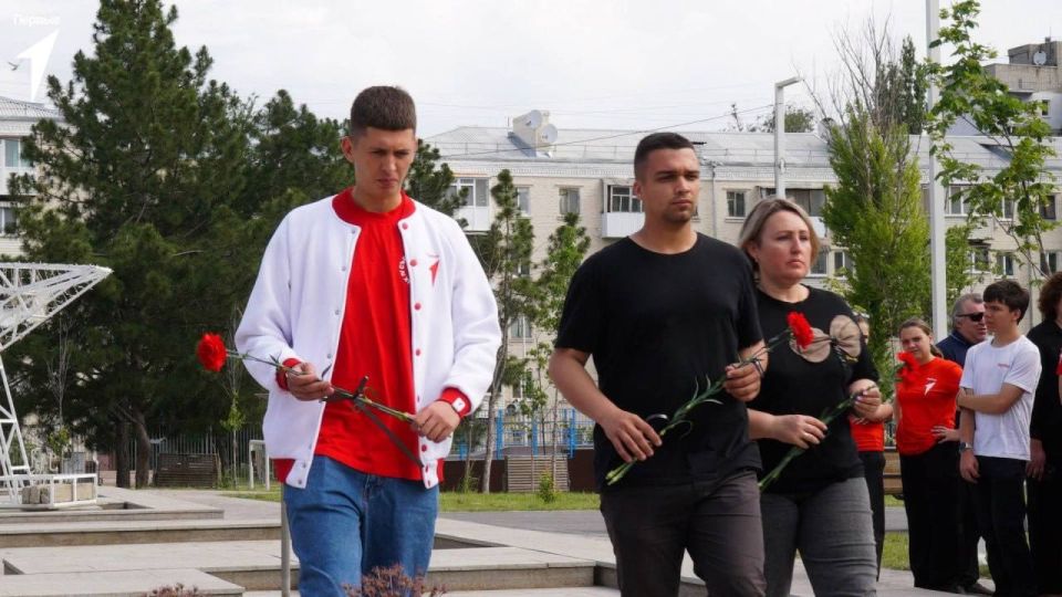 Инна Швенк: Сегодня, в День защиты детей, совместно с Сенатором Российской Федерации от Луганской Народной Республики Ольгой Бас, Депутатами Народного Совета в Луганской Народной Республике, представителями Администрации... Инна Швенк: Сегодня, в День защиты детей, совместно с Сенатором Российской Федерации от Луганской Народной Республики Ольгой Бас, Депутатами Народного Совета в Луганской Народной Республике, представителями Администрации...