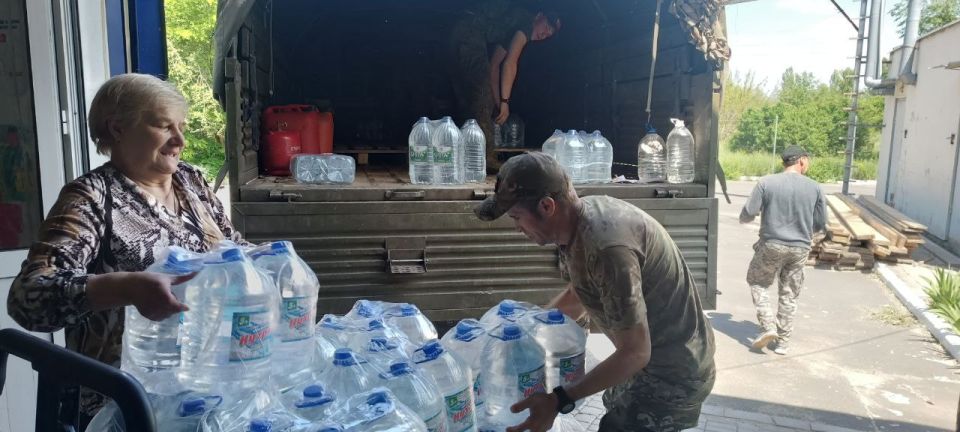 Рубежанские единороссы продолжают активно оказывать помощь участникам СВО Рубежанские единороссы продолжают активно оказывать помощь участникам СВО