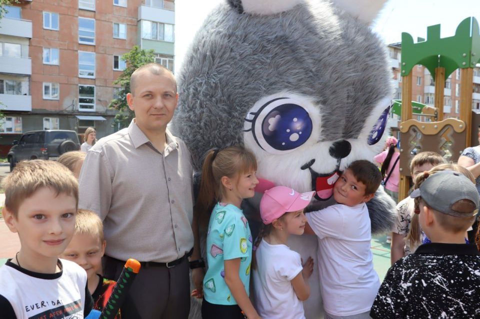 В Северодонецке ко Дню защиты детей на детских и спортивных площадках города были организованы праздничные мероприятия В Северодонецке ко Дню защиты детей на детских и спортивных площадках города были организованы праздничные мероприятия