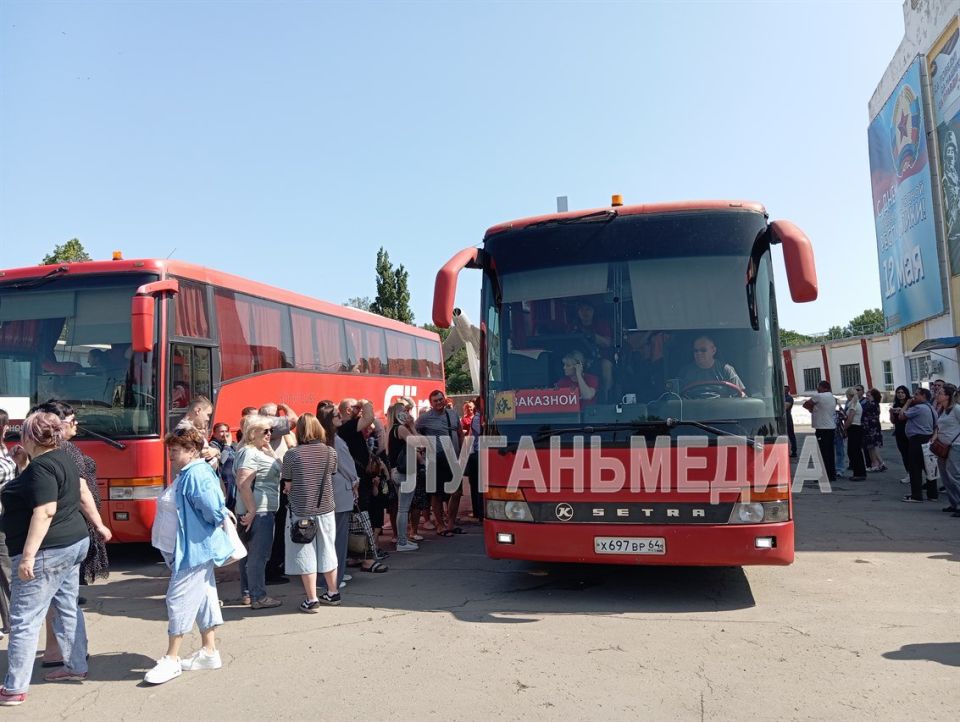 Ровеньковские школьники отправились на отдых Ровеньковские школьники отправились на отдых