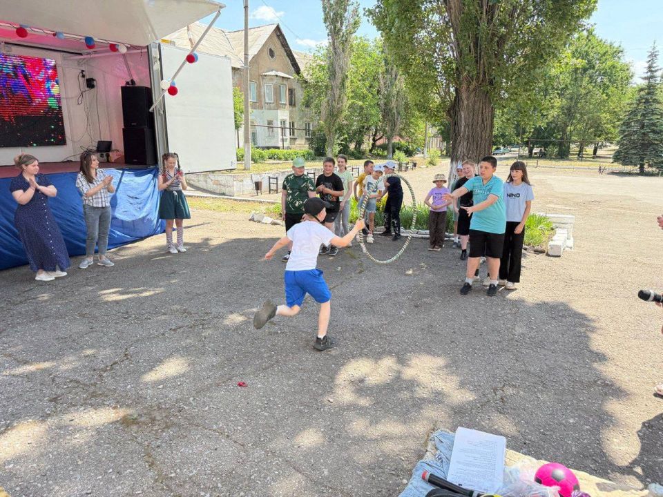 Принято говорить, что дети – это цветы жизни Принято говорить, что дети – это цветы жизни