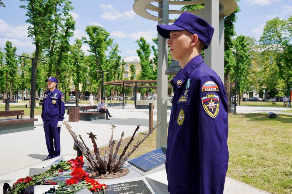 Память о трагедии: 11 лет со дня авиаудара по Луганску Память о трагедии: 11 лет со дня авиаудара по Луганску