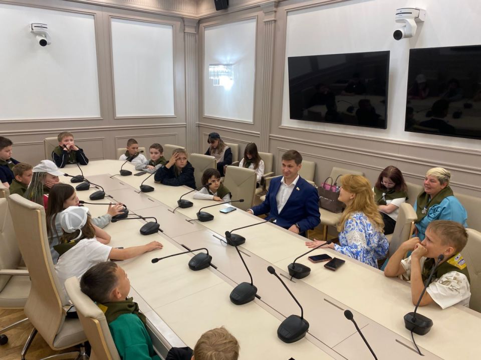 Дарья Лантратова: В Совфеде сегодня особые гости — маленькие жители воссоединенных регионов Дарья Лантратова: В Совфеде сегодня особые гости — маленькие жители воссоединенных регионов