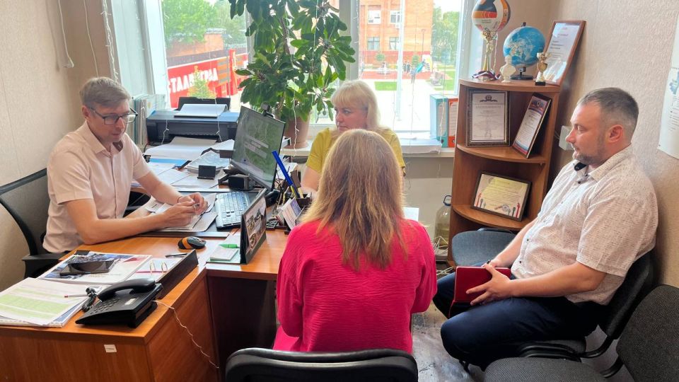 Альберт Зинченко: Сегодня заместитель Главы Станично-Луганского муниципального округа Андрей Бидлюченко провел рабочее совещание с начальниками управлений и отделов Администрации Станично-Луганского муниципального округа ЛНР Альберт Зинченко: Сегодня заместитель Главы Станично-Луганского муниципального округа Андрей Бидлюченко провел рабочее совещание с начальниками управлений и отделов Администрации Станично-Луганского муниципального округа ЛНР