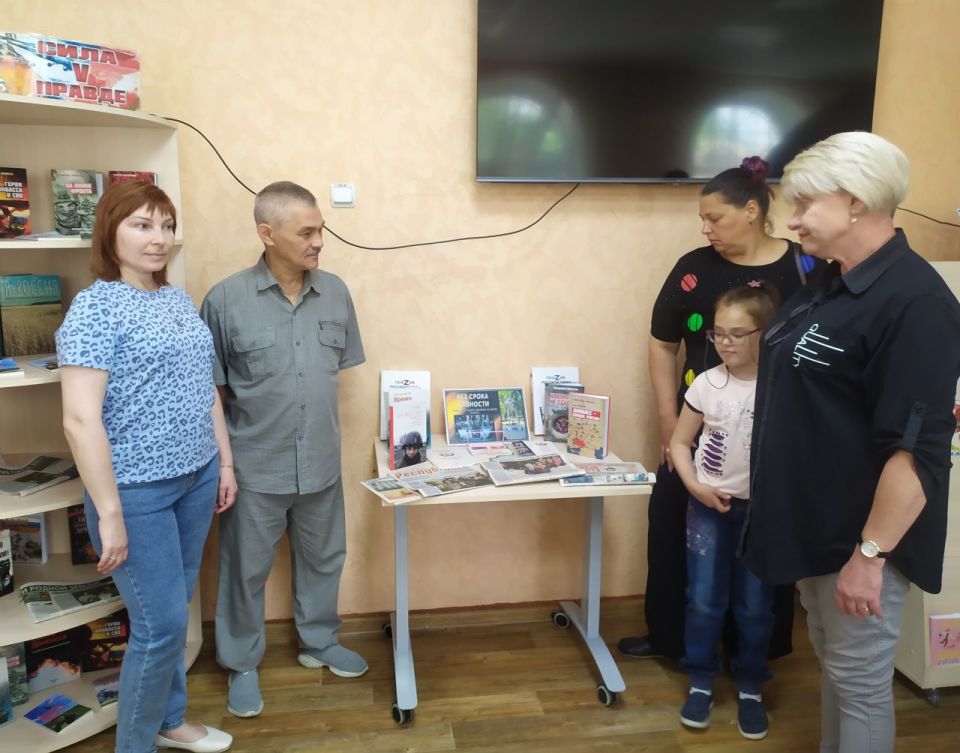 В Краснолучской библиотеке им. Н.К. Крупской состоялась информина «2 июня – день памяти жертв авианалета по зданию Луганской областной государственной администрации», в ходе которой сотрудники библиотеки напомнили... В Краснолучской библиотеке им. Н.К. Крупской состоялась информина «2 июня – день памяти жертв авианалета по зданию Луганской областной государственной администрации», в ходе которой сотрудники библиотеки напомнили...