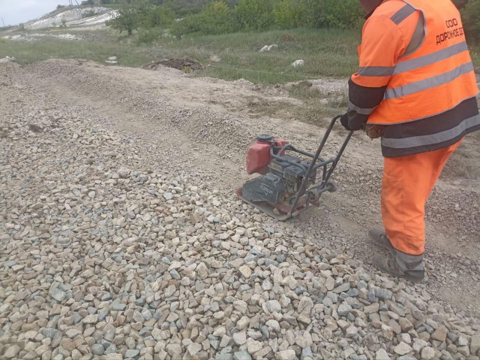 Продолжается реконструкция дороги «Беловодск — Брусовка» Продолжается реконструкция дороги «Беловодск — Брусовка»
