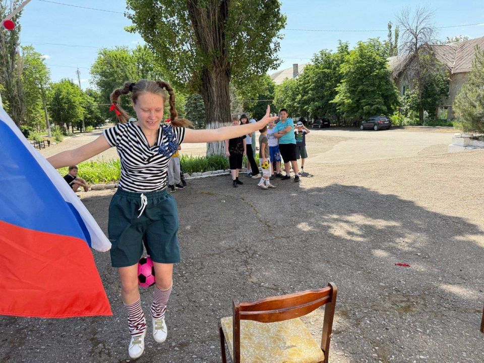 Принято говорить, что дети – это цветы жизни Принято говорить, что дети – это цветы жизни