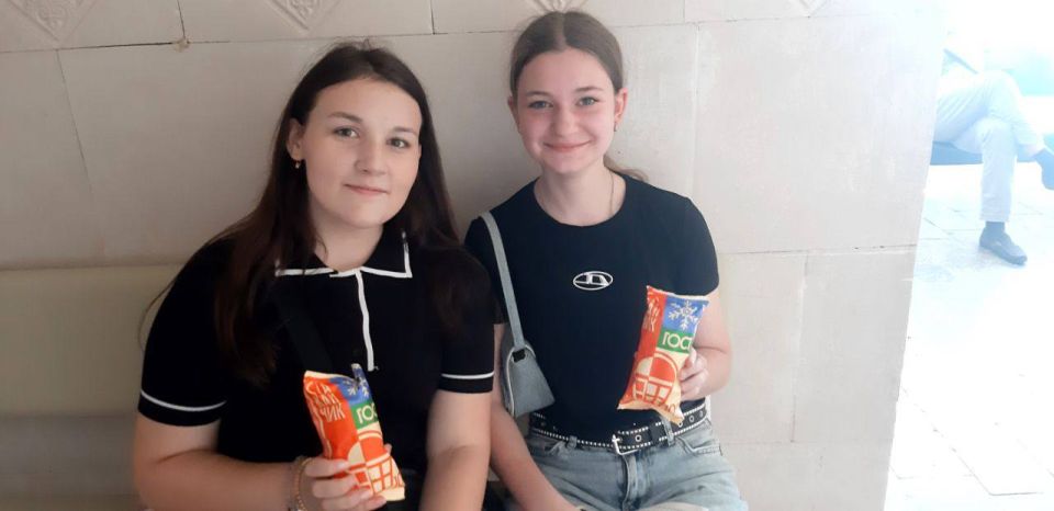 Ко Дню Защиты детей в ГБУЗ «Луганская городская детская больница № 1» ЛНР ООО Провиант при поддержке ТМ "Королевское" провели акцию, вручая детям и подросткам - мороженое Ко Дню Защиты детей в ГБУЗ «Луганская городская детская больница № 1» ЛНР ООО Провиант при поддержке ТМ "Королевское" провели акцию, вручая детям и подросткам - мороженое